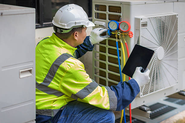 Professional Hvac technician working in Aledo, TX